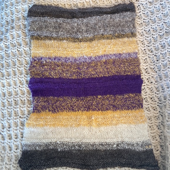 100% Wool Knitted Cowl/Scarf - Picture 2 of 3